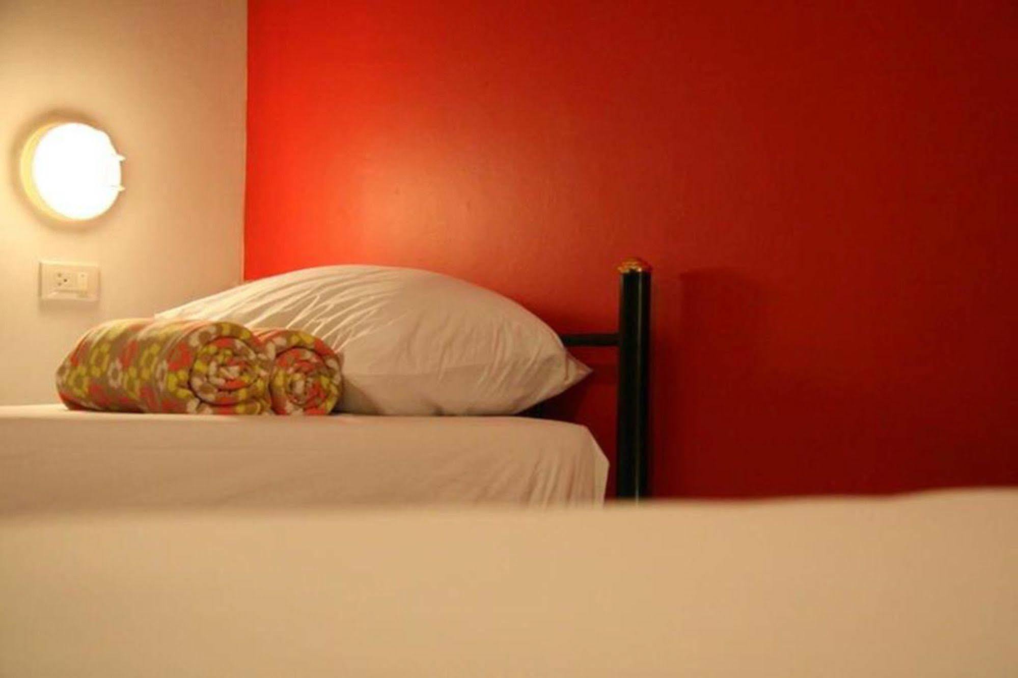 Kool Backpacker Hostel Patong Экстерьер фото