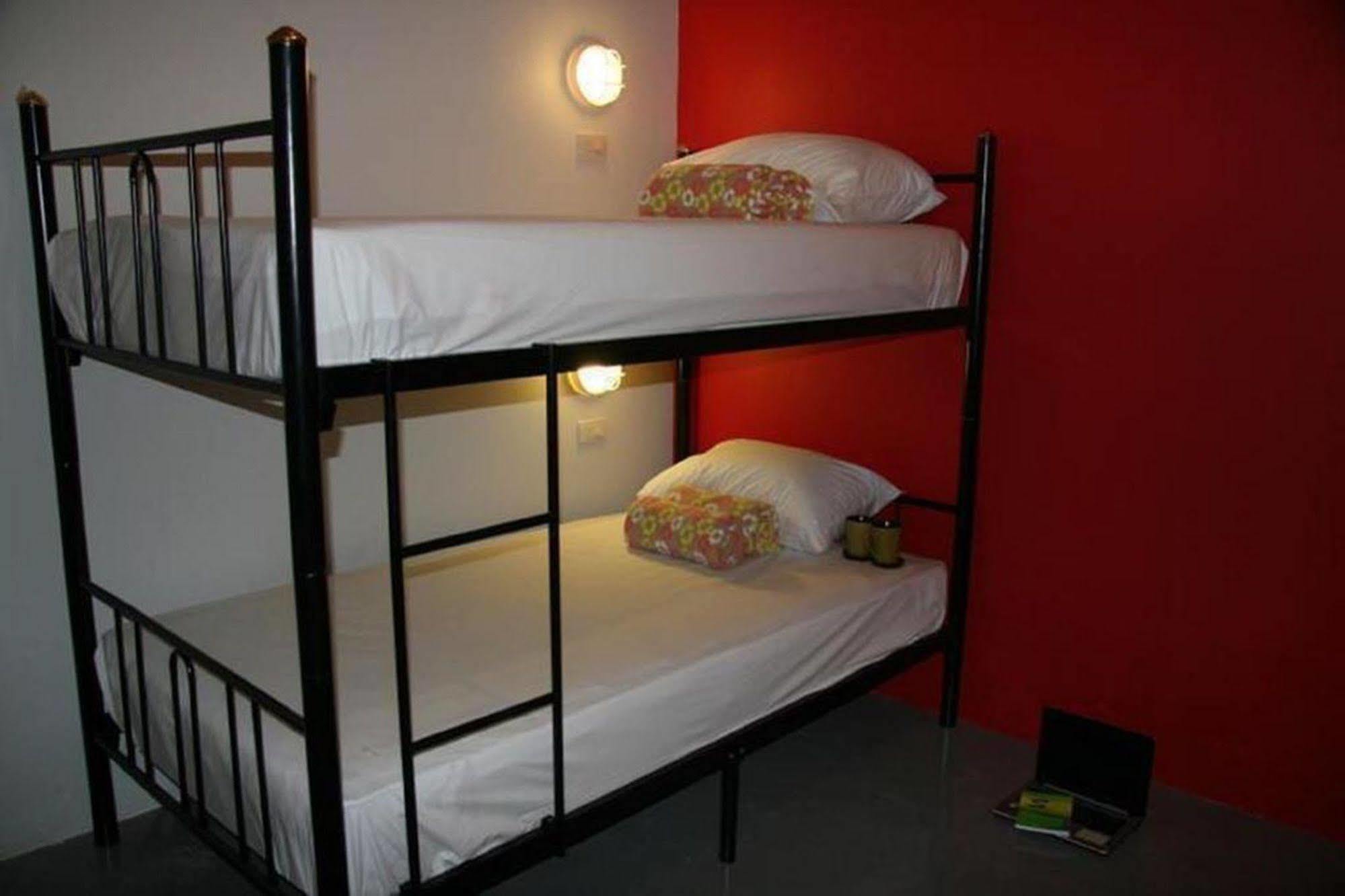 Kool Backpacker Hostel Patong Экстерьер фото